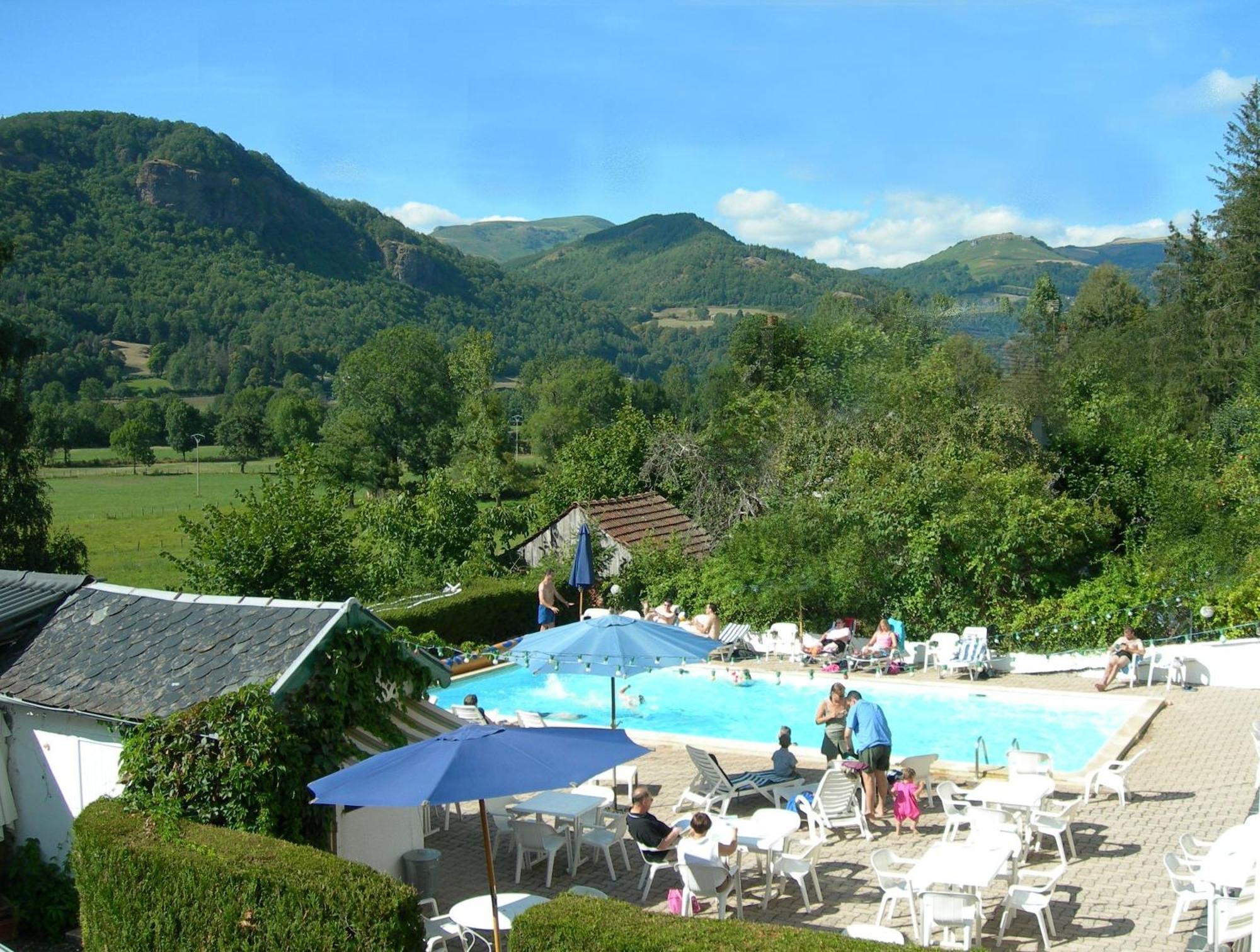 Hôtel et Résidence des Bains Vic-sur-Cère Exterior foto