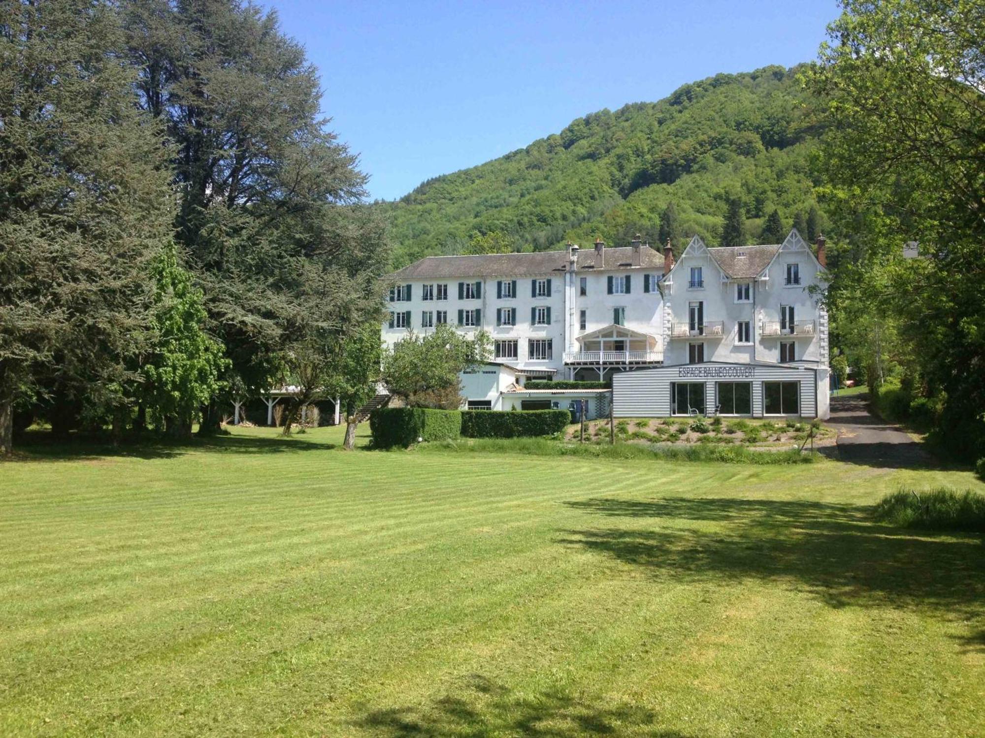 Hôtel et Résidence des Bains Vic-sur-Cère Exterior foto